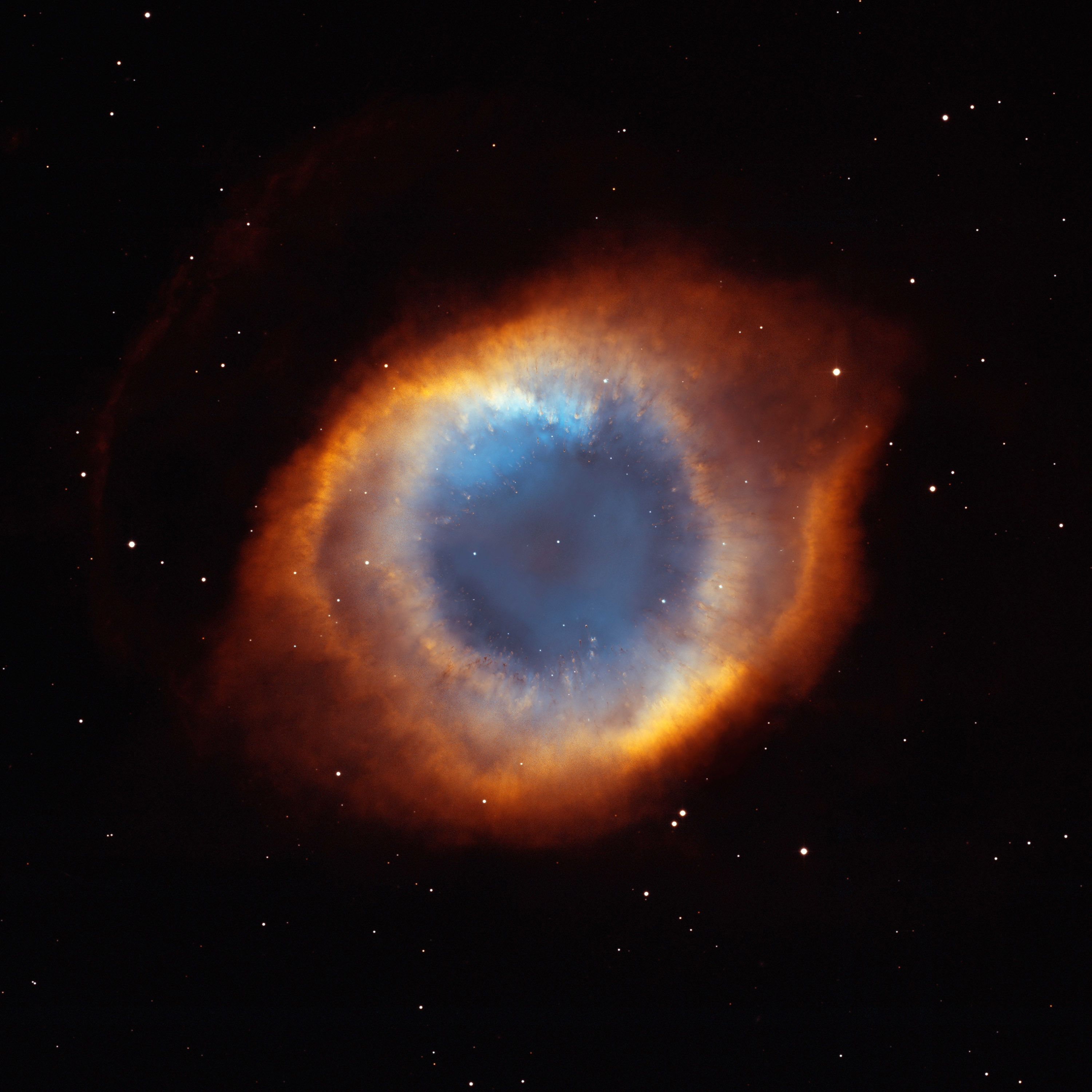Helix, uma das nebulosas planetárias mais próximas da Terra, vista aqui pelo telescópio espacial Habble. Foi apelidado pela NASA de "o olho de Deus"