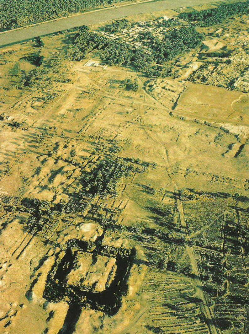 : Vista aérea das ruínas da Babilônia. Após ser reconstruída por Nabucodonosor (606-562 a.C.), a cidade tinha uma área de 1.012 hectares.
