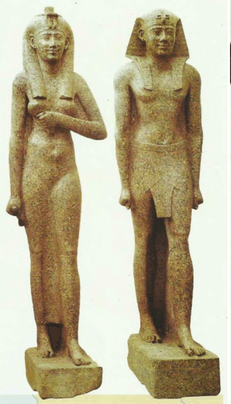 estátuas de Ptolomeu Il (285-246 a.C.) e sua rainha, Arsinoe II.