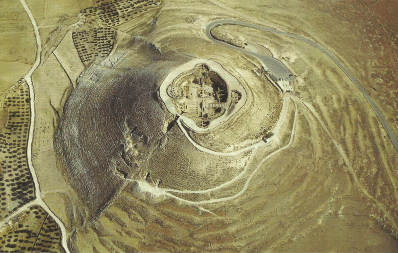 O Herodium (Jebel Fureidis), local onde Herodes, o Grande, foi sepultado.