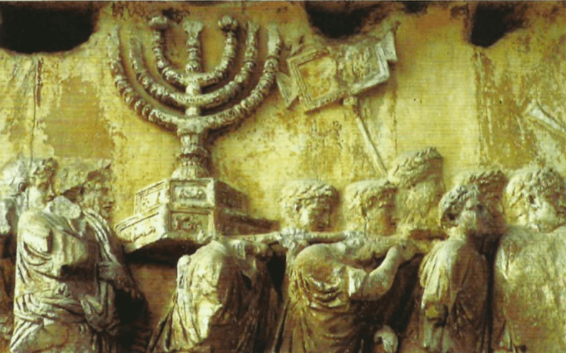Cena do Arco de Tito (79-81 d.C.), em Roma. Soldados romanos carregam o candelabro de ouro do Templo de Jerusalém